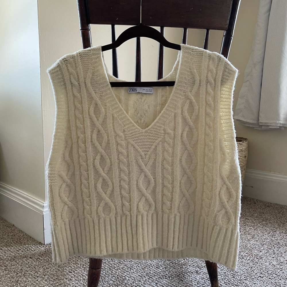 Zara. Size L. White.